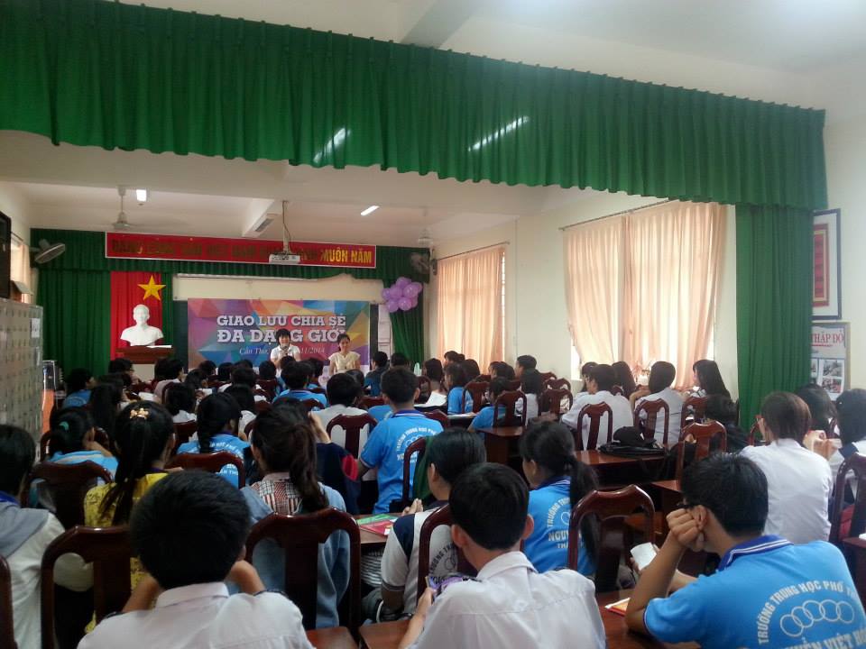 Buổi Trường học cầu vồng đầu tiên